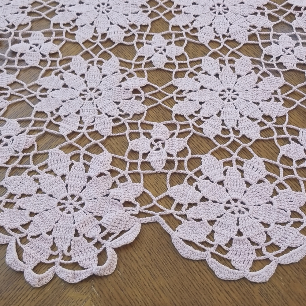 Vtg Crotchet Table Cloth Topper - Picture 6 of 7